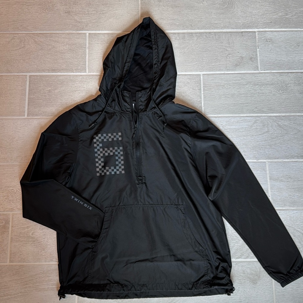 Men’s Twin Six Windbreaker Pullover size small